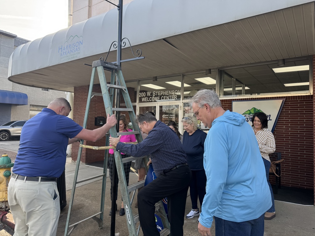 Harrison150 hanging a banner.