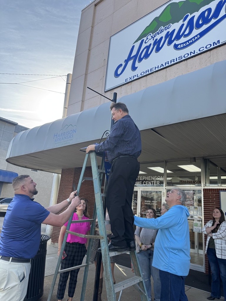 Harrison150 hanging a banner.