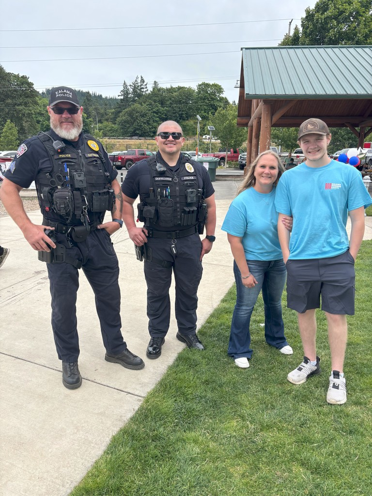 Kalama police officers and volunteers