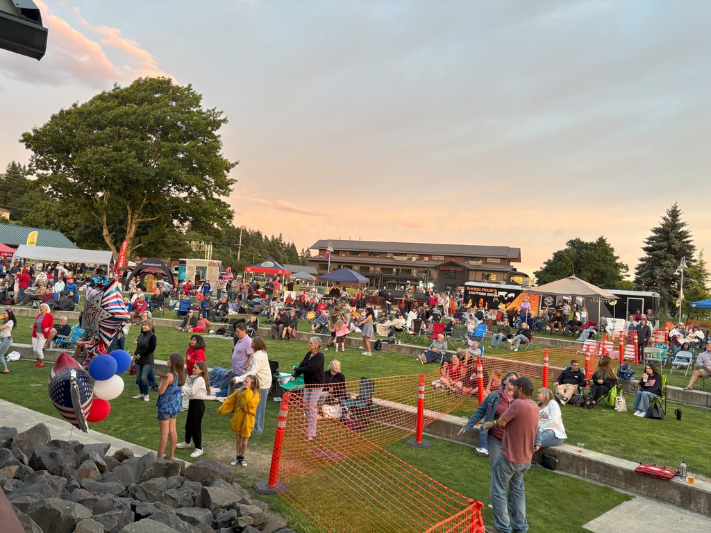 beer garden and crowd at Kalama summer lights