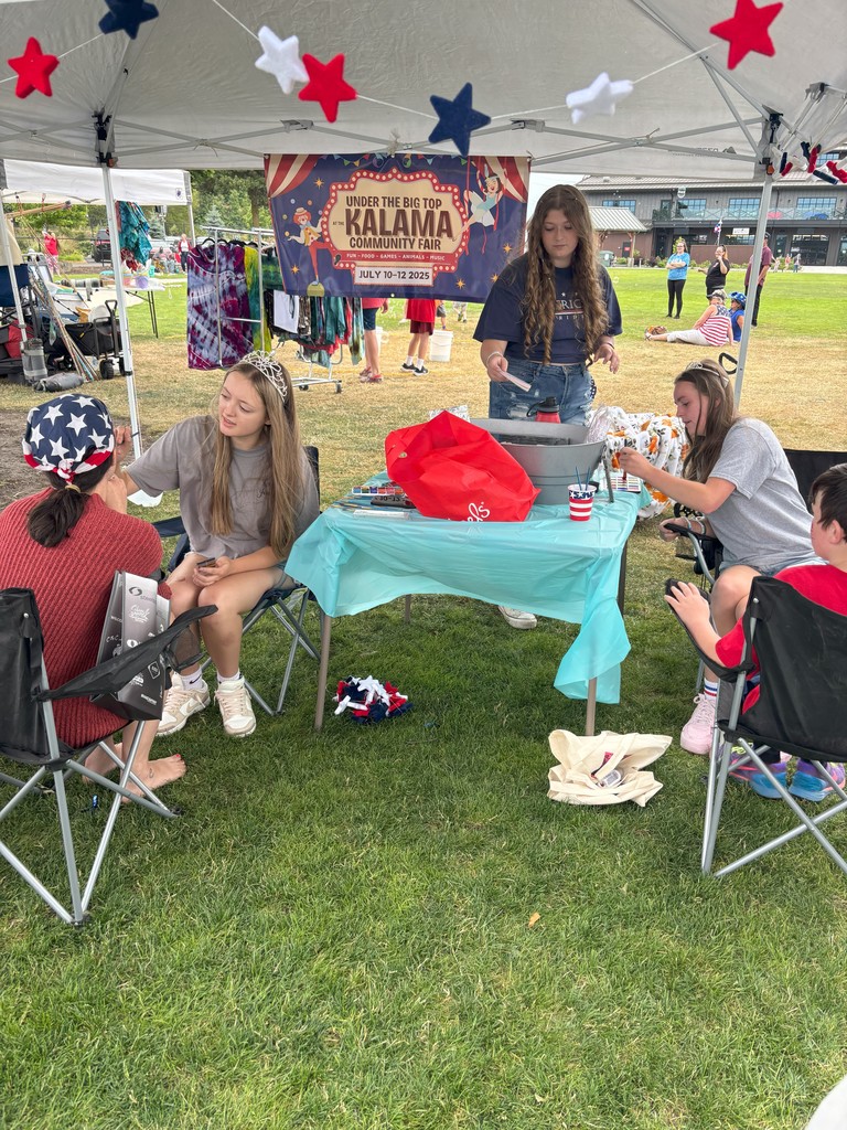 Kalama Fair court painting faces