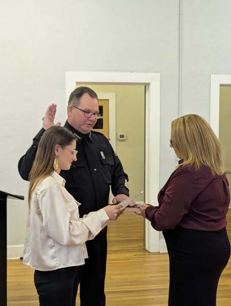 Chief Tetter receiving award
