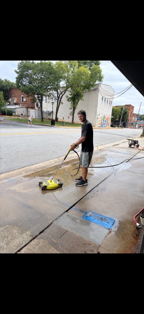 Tom pressure washing