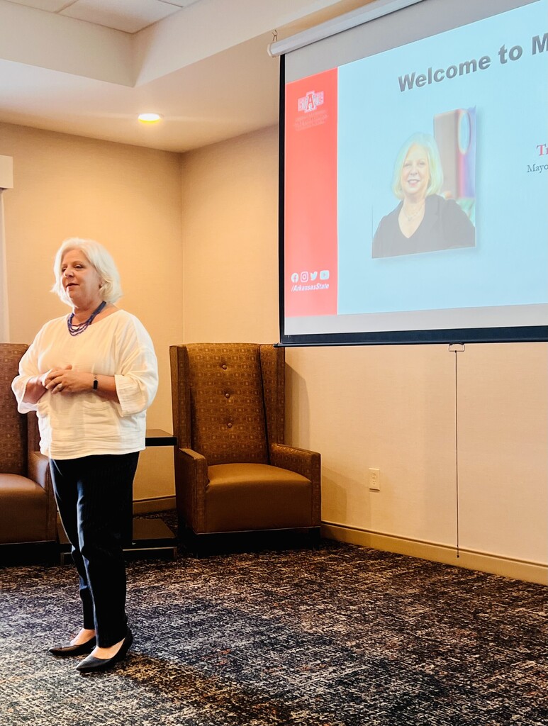 Marion Mayor Tracy Brick welcomes participants to Marion during the NEA Regional Leadership Accelerator session.
