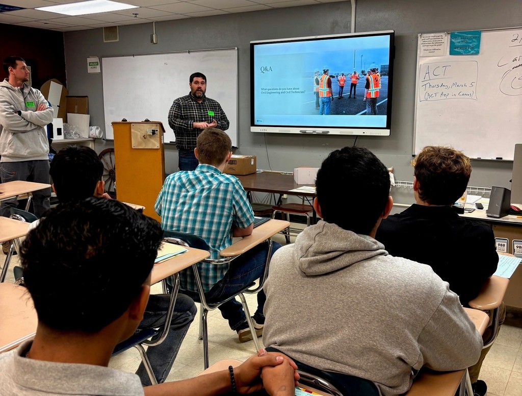Parks and Streets supervisor presenting to juniors