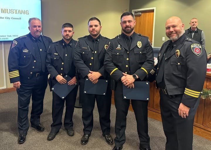 A photo of police officers receiving the Life Saving Award