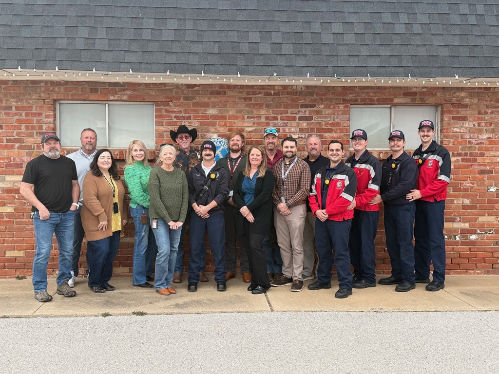 A photo of City Employees assisting the Kiwanis Club