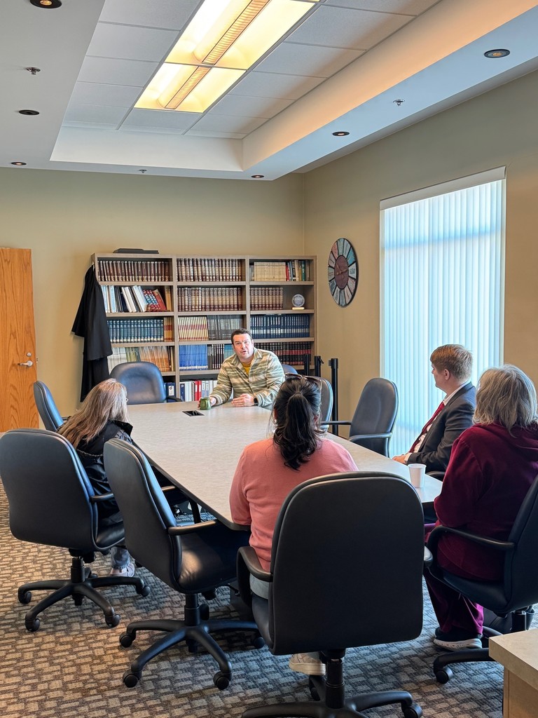 Citizens around a table meeting with Mayor Ray