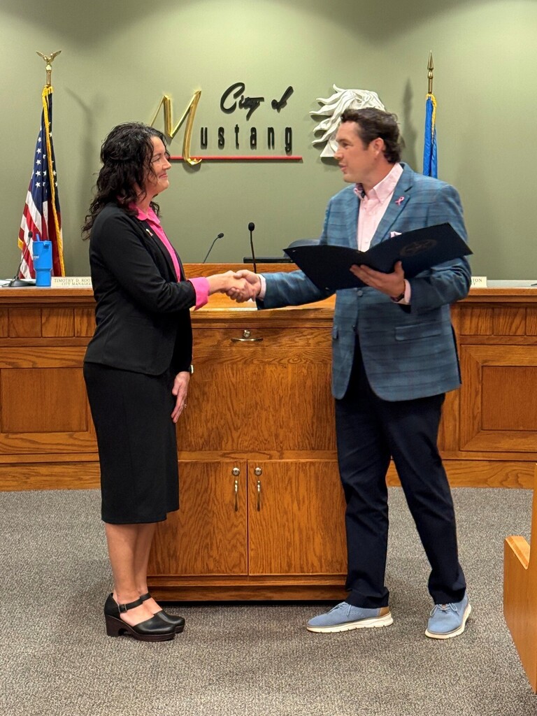 Misty Rhea shaking hands with Mayor Ray as the Breast Cancer proclamation is presented.