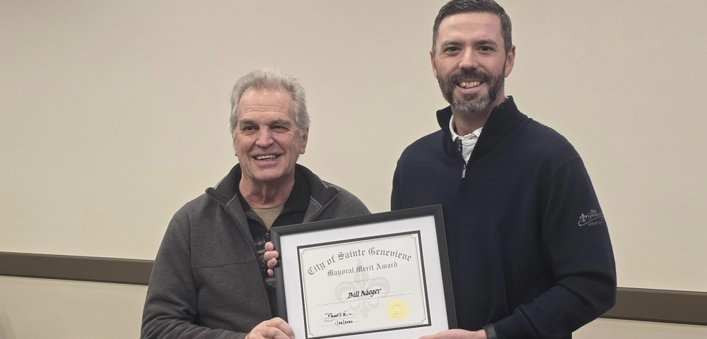 Bill Naeger receives award