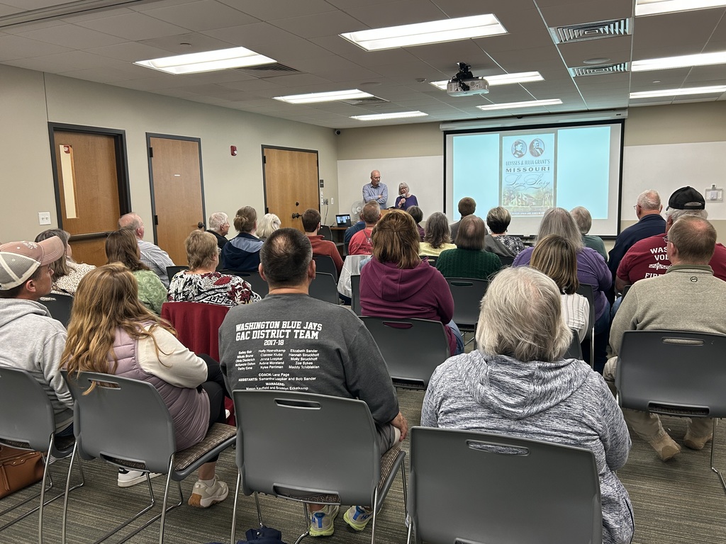 Vicki & James Erwin present Ulysses & Julia Grants Missouri Love Story, crowd shot