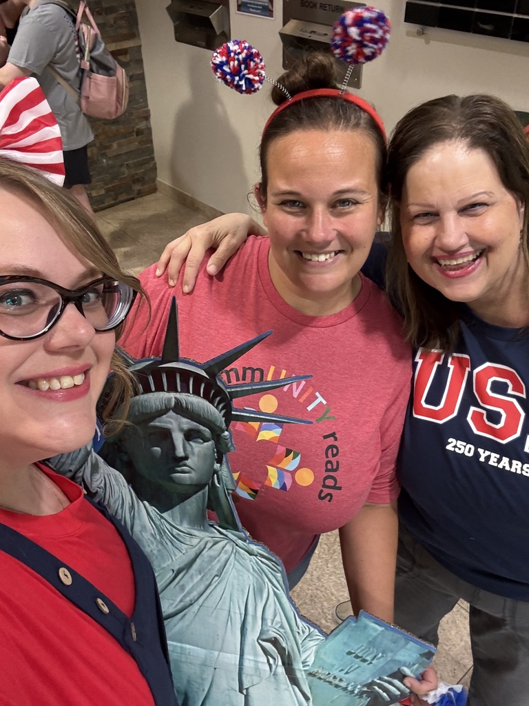Librarians patriotically dressed