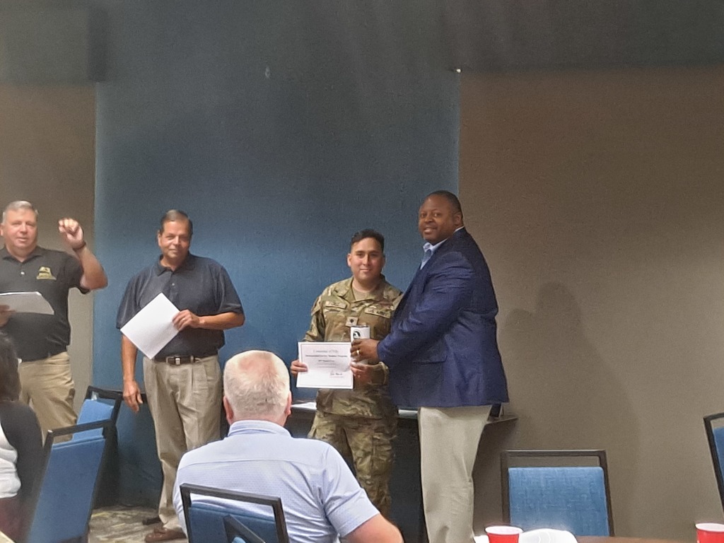picture of SPC Daniel Cruz Perez and Mayor Sean Wilson