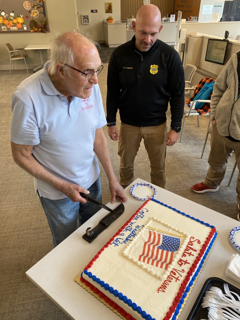 Oldest Veteran in attendance cutting the cake
