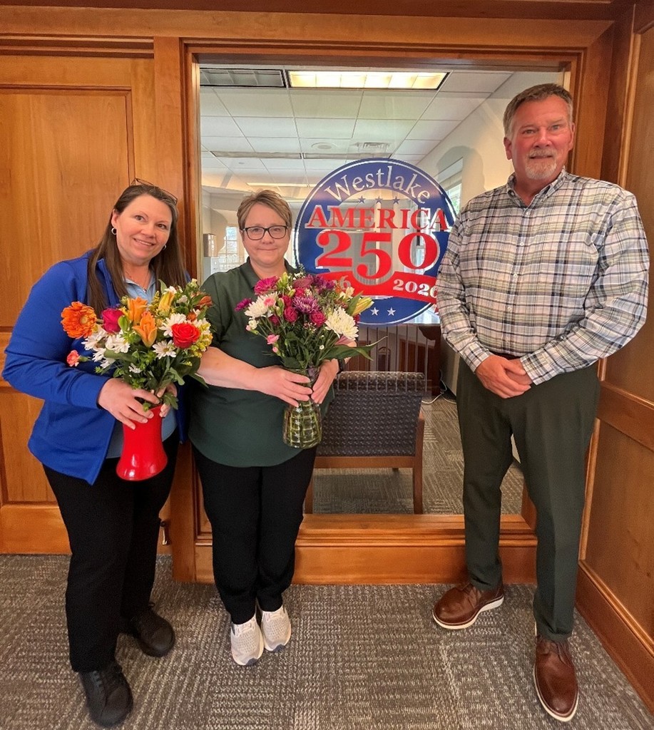 Rachelle, Darlene and Don with flowers
