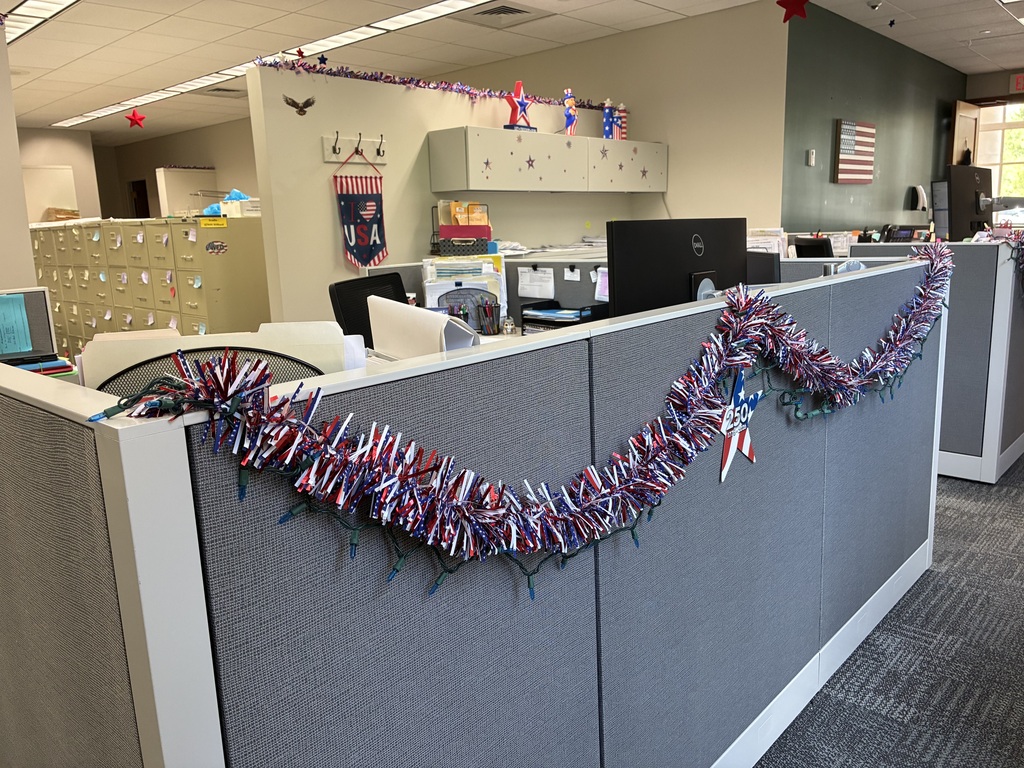 Garland on a cubicle
