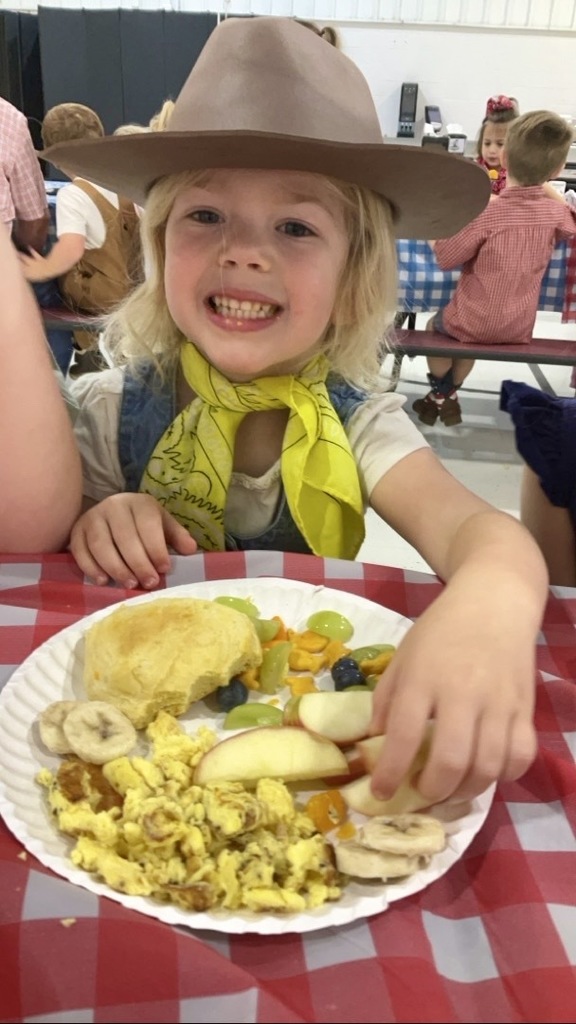 girl with breakfast