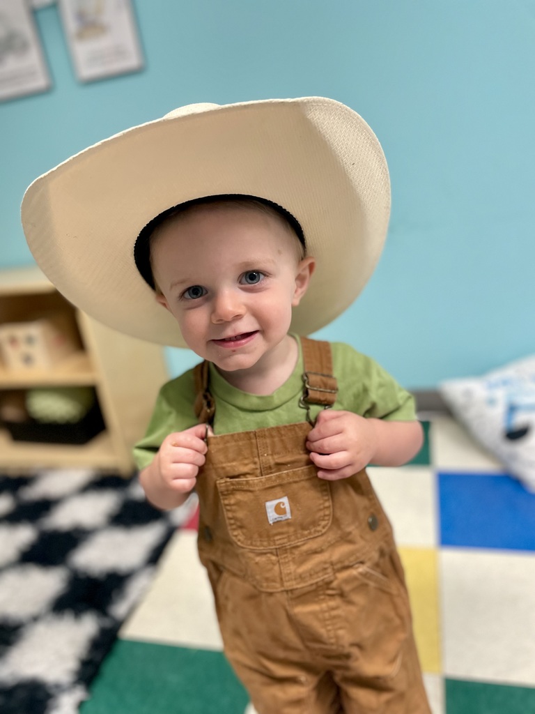 Toddler boy with cowboy hat
