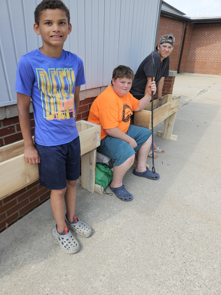 Gladwin sparks students build flower boxes for senior care
