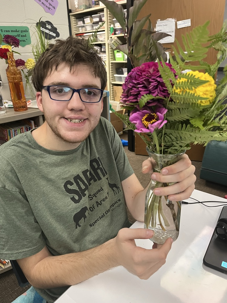 arranging fresh cut flowers