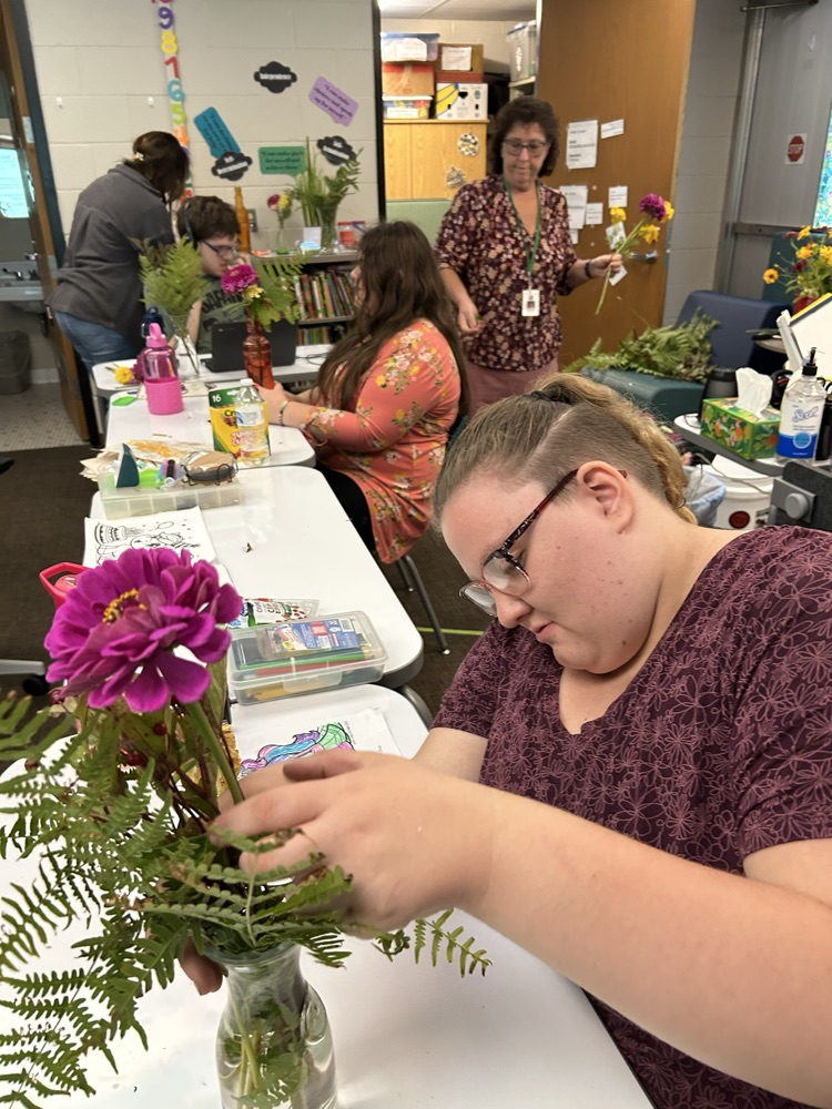arranging fresh cut flowers