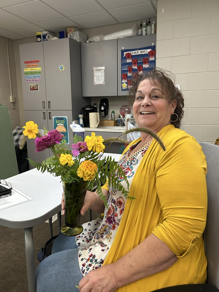 arranging fresh cut flowers