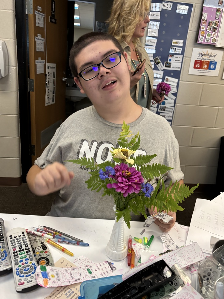 arranging fresh cut flowers