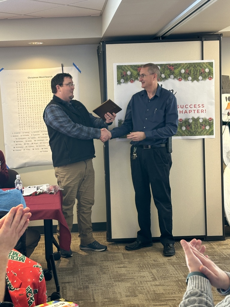 Ken Chinavare receiving plaque