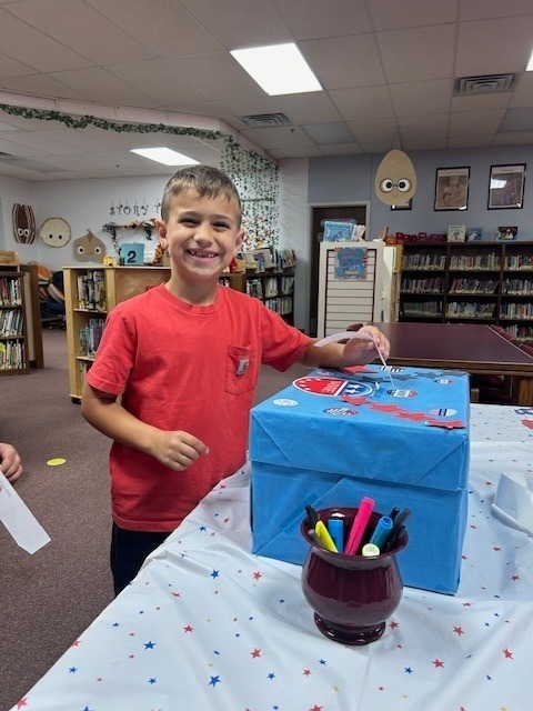 roosa students voting in a mock election
