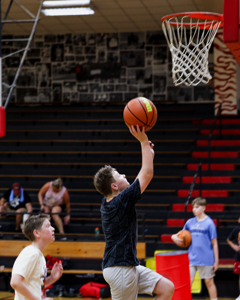 Basketball Campers play one on one.