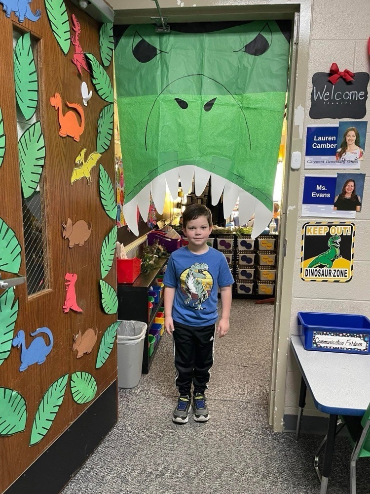 students learning about dinosaurs