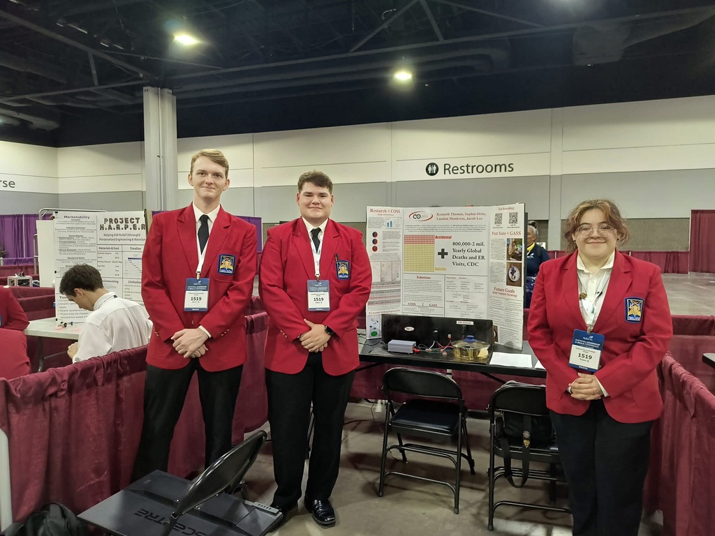 🎉 National Success for Claremore Pre-Engineering Students! 🔧📚  Claremore High School students in the Pre-Engineering program at NTC proudly represented Oklahoma at SkillsUSA Nationals in Atlanta! 🇺🇸  ✨ A team of three students tackled the Engineering Technology Design Challenge, showcasing innovation and problem-solving on the national stage.  🧠 The Quiz Bowl team made it all the way to the finals, finishing 5th in the nation—an incredible accomplishment!  🎙️ Two of our students, also serving as Oklahoma State Officers, represented our state as National Delegates, helping shape the future of SkillsUSA.
