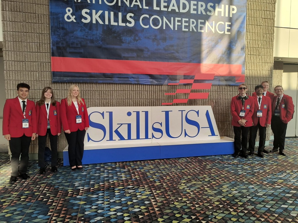 🎉 National Success for Claremore Pre-Engineering Students! 🔧📚  Claremore High School students in the Pre-Engineering program at NTC proudly represented Oklahoma at SkillsUSA Nationals in Atlanta! 🇺🇸  ✨ A team of three students tackled the Engineering Technology Design Challenge, showcasing innovation and problem-solving on the national stage.  🧠 The Quiz Bowl team made it all the way to the finals, finishing 5th in the nation—an incredible accomplishment!  🎙️ Two of our students, also serving as Oklahoma State Officers, represented our state as National Delegates, helping shape the future of SkillsUSA.