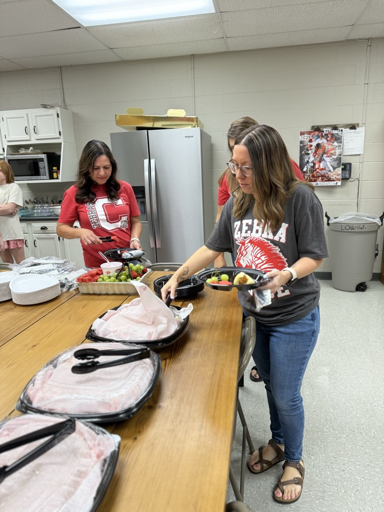 teachers getting food 
