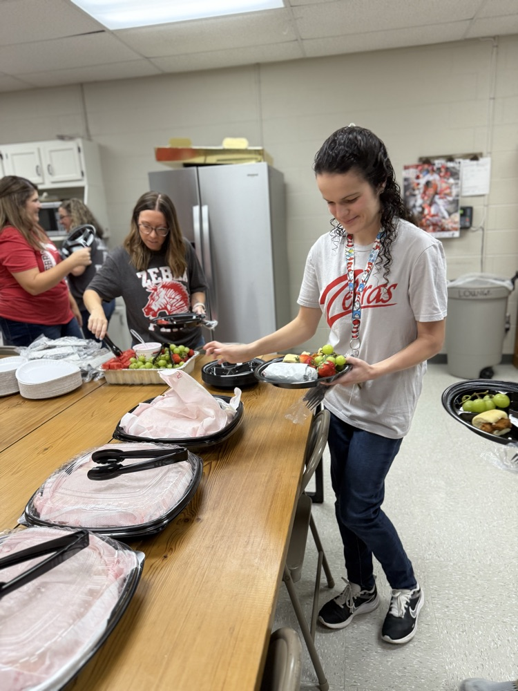 teachers getting food 