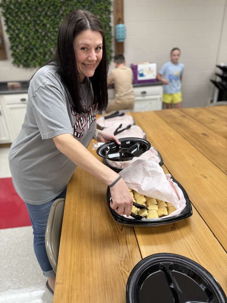 teachers getting food 