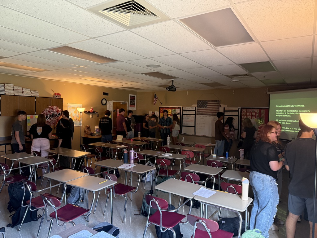 The first day in Mrs. Grubbs’ class was full of movement and teamwork! Students rotated through stations to introduce themselves, make connections, and tackle activities together.