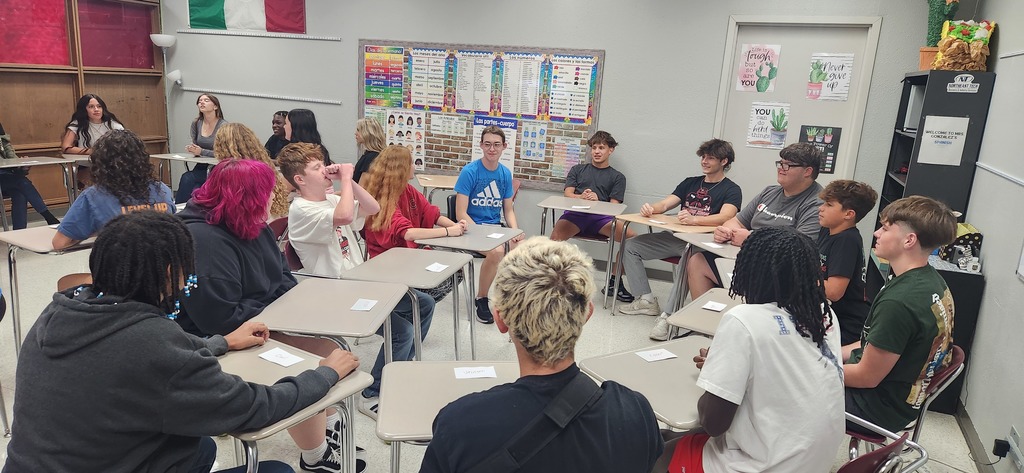 Mrs. Gonzalez’s students kicked off the year with the Elephant Game! 🐘 From the King Elephant down to the worm, each student had a role and a signal to master. The challenge? Pay attention, communicate quickly, and try to knock others out to climb your way to the top spot! 👑 This fun and energetic game gave students a chance to laugh together, break the ice with new classmates, and practice teamwork—all while building a classroom environment where everyone feels comfortable participating. What a great start to the year!