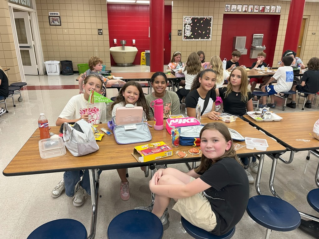 Westside Elementary students eating lunch