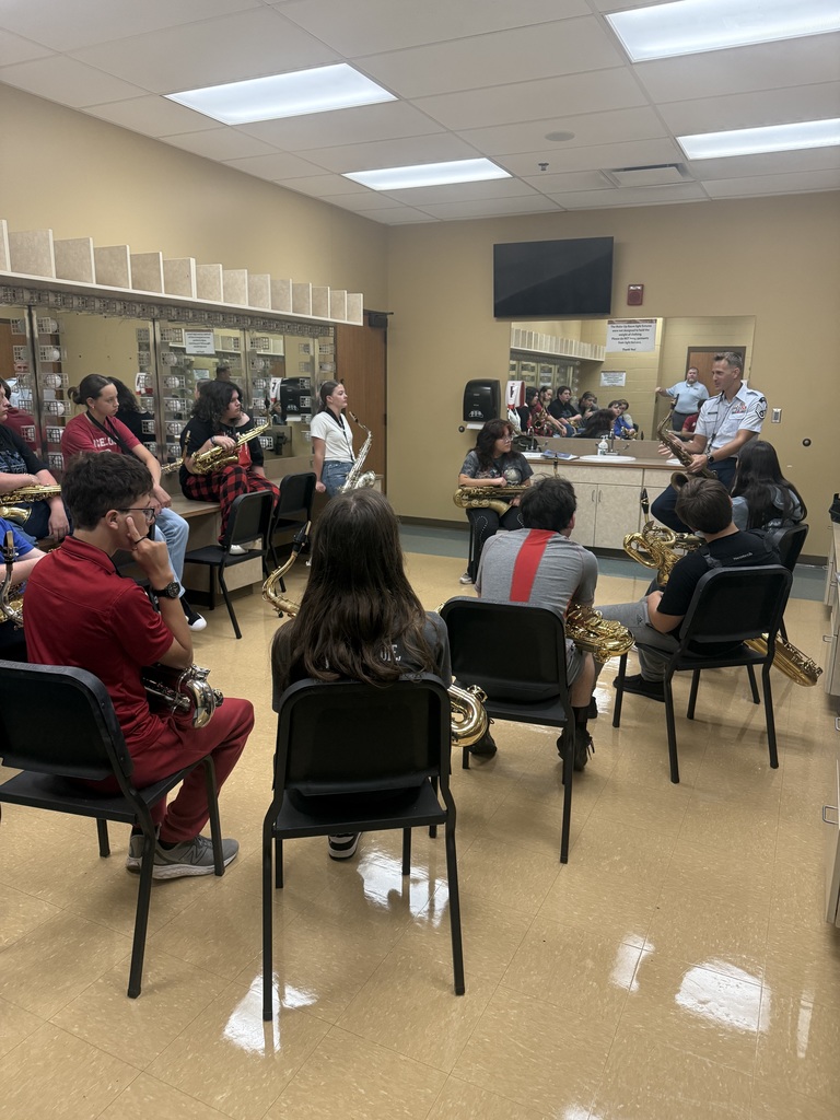 CHS band students had a unique opportunity with members of the United States Air Force Band of the West—exploring their instruments, participating in instrument-specific masterclasses, and asking questions to learn from the pros. It was a day full of growth, excitement, and musical discovery!