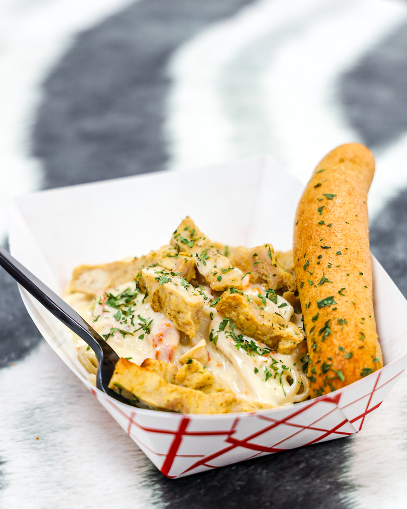 Chicken Alfredo with Garlic Bread