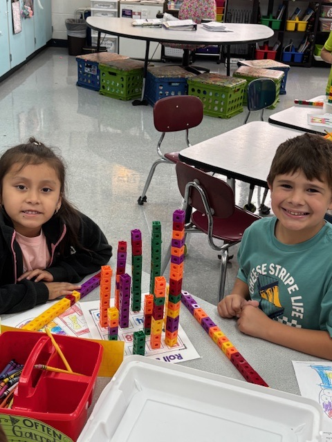 students playing with number blocks 