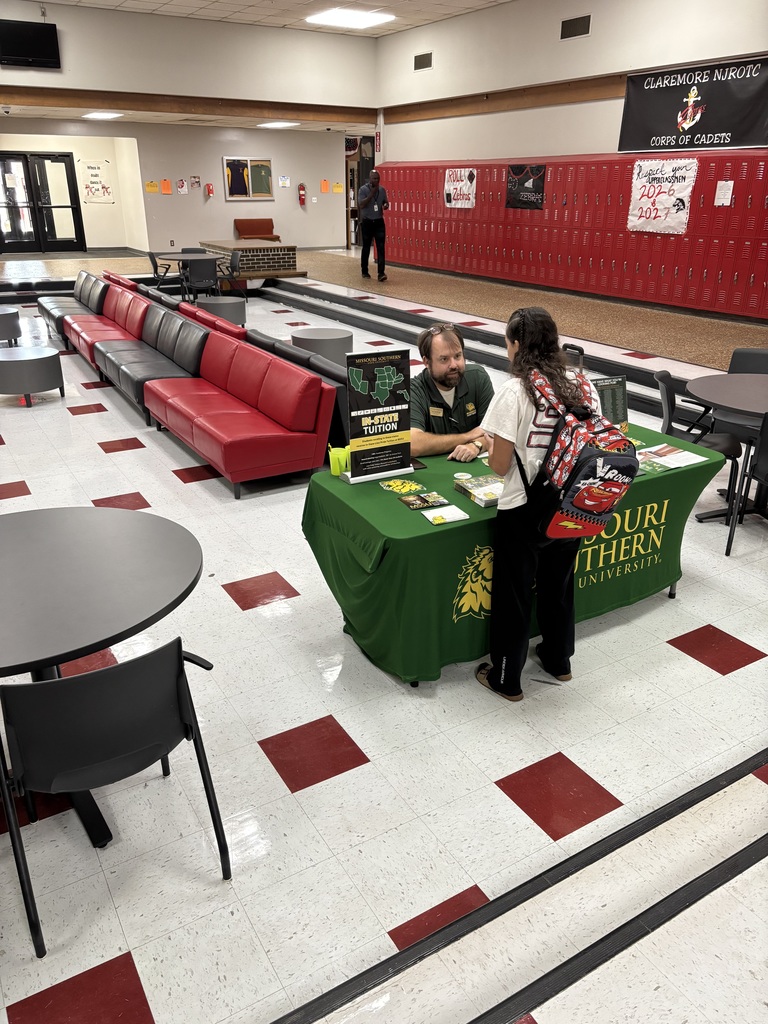 Big thanks to the rep from Missouri Southern State University for visiting CHS during lunch! Students had the chance to stop by, ask questions, and learn about the amazing opportunities MSSU offers—including in-state tuition. 🎓✨ Even more special, Coach Hurt, an MSSU alum, stopped by to show support!
