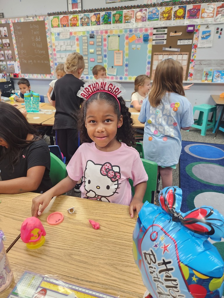 students playing with playdoh