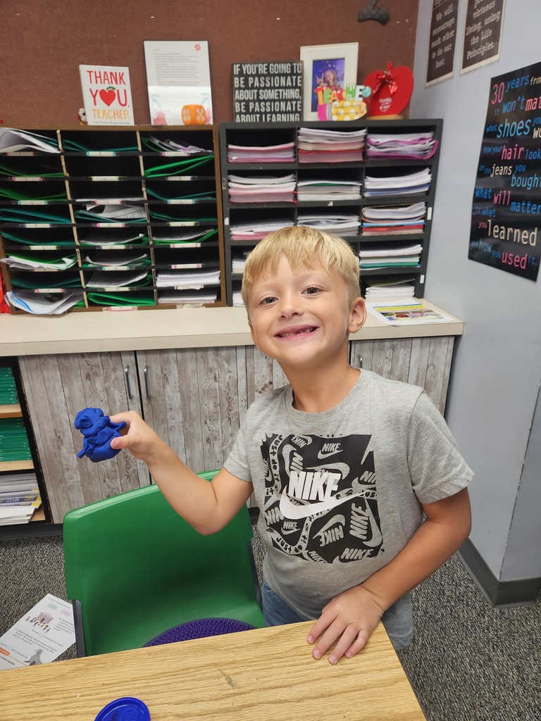 students playing with playdoh