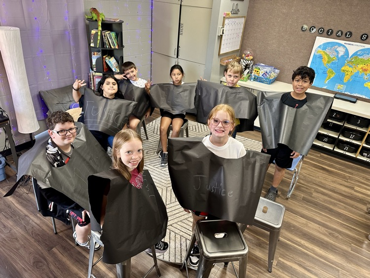 kids dressing up for constitution day