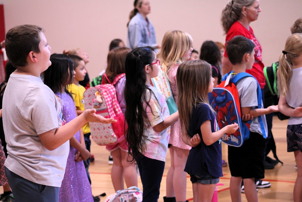 students doing the ok pledge