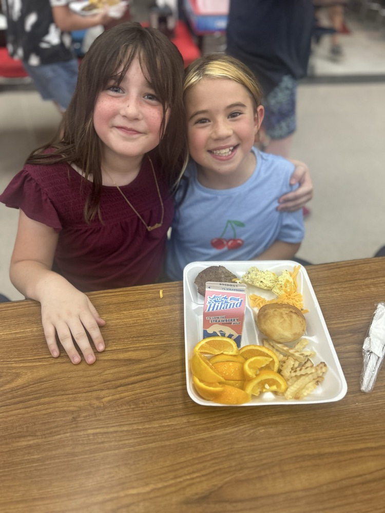 students eating lunch