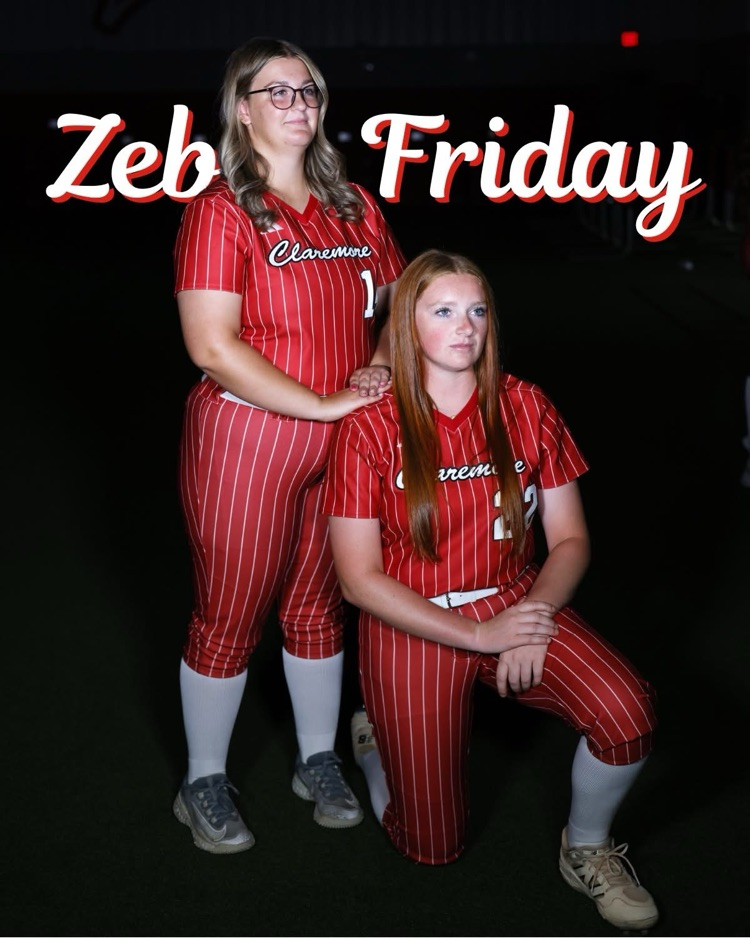 softball players posing