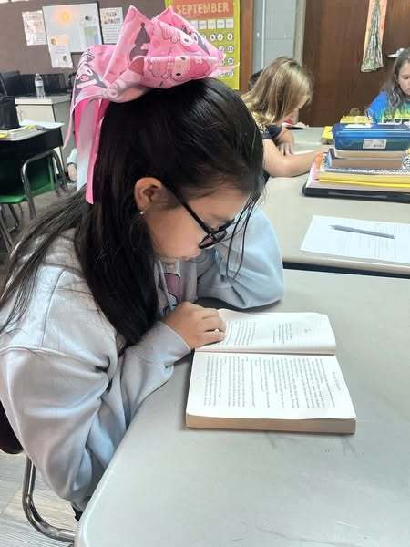 girl student reading book